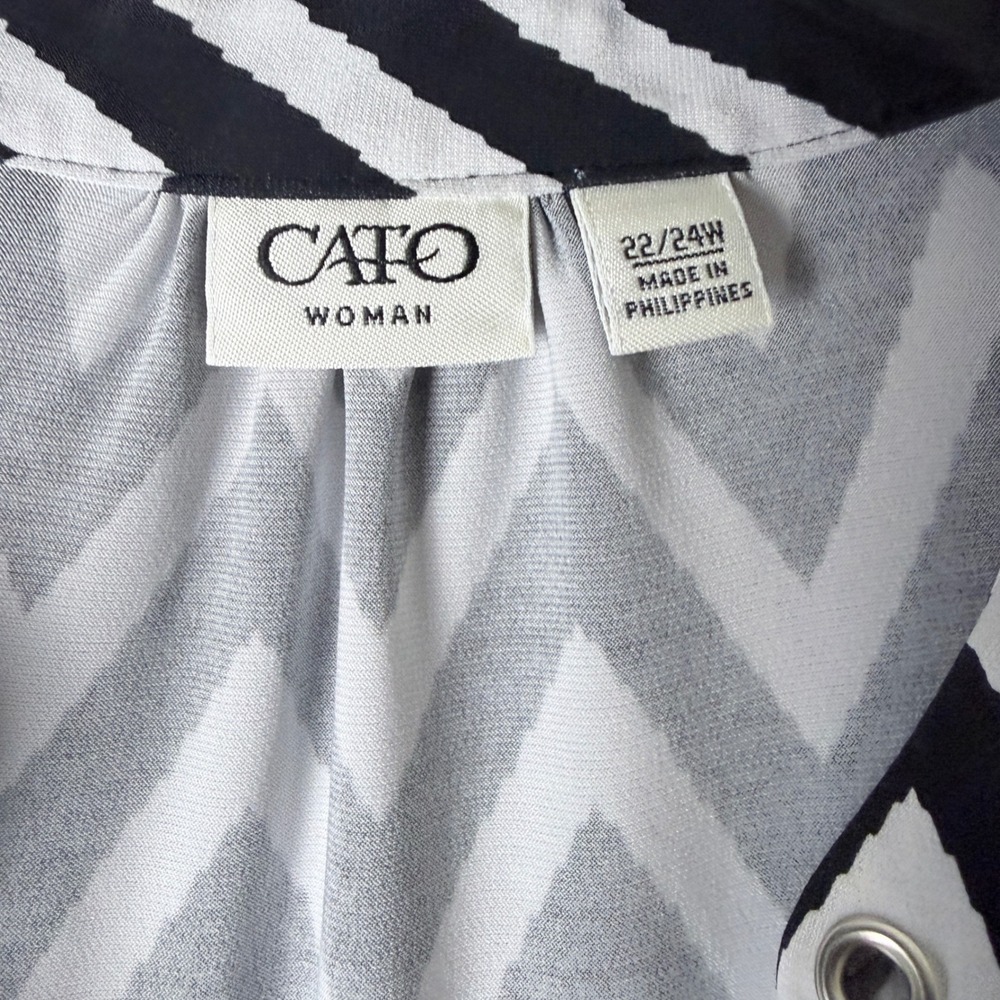 Cato Blouse Women 22/24W Black White Chevron Grommet V-Neck Tunic Long Sleeve - Picture 6 of 12